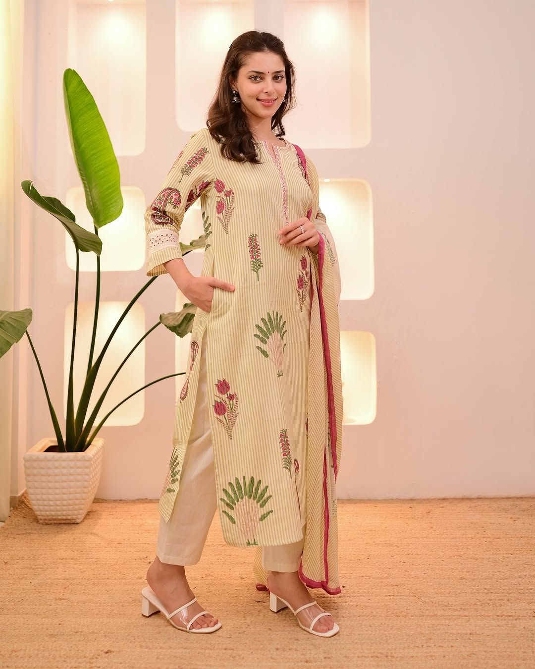 Beautiful Cotton Kurti Pant And Dupatta Set For Women's