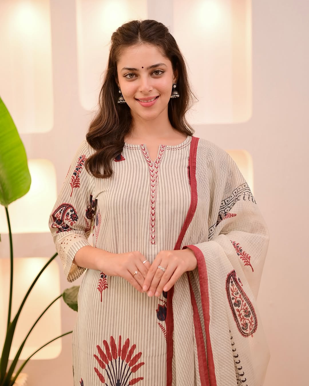 Beautiful Cotton Kurti Pant And Dupatta Set For Women's