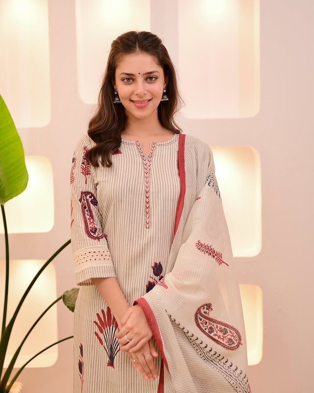 Beautiful Cotton Kurti Pant And Dupatta Set For Women's