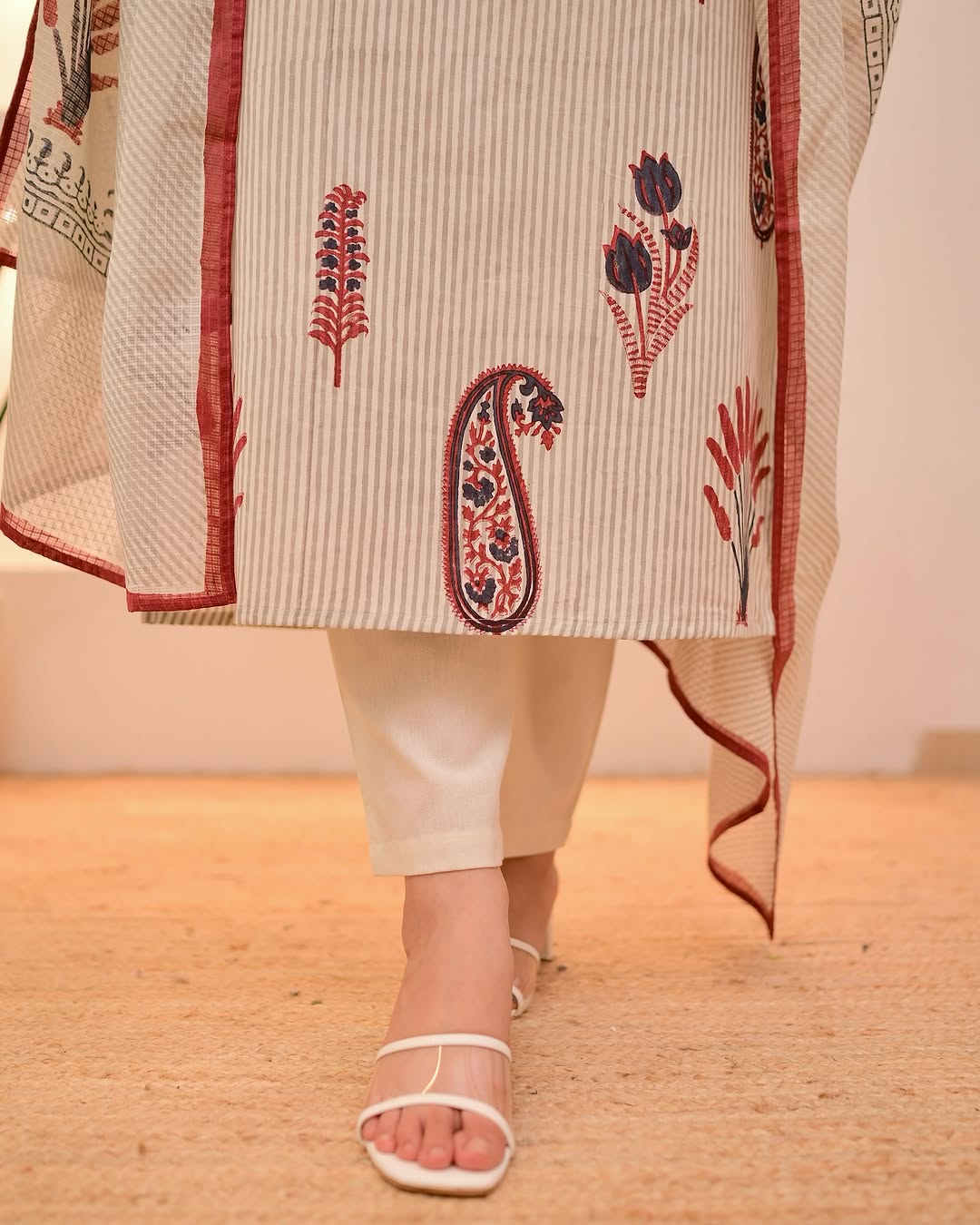 Beautiful Cotton Kurti Pant And Dupatta Set For Women's